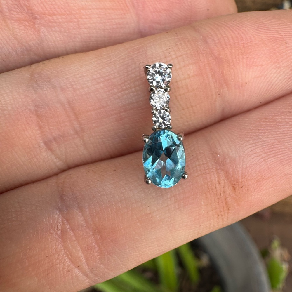 Solid sterling genuine blue topaz/goshenite pendant _super sparkly - Picture 16 of 16